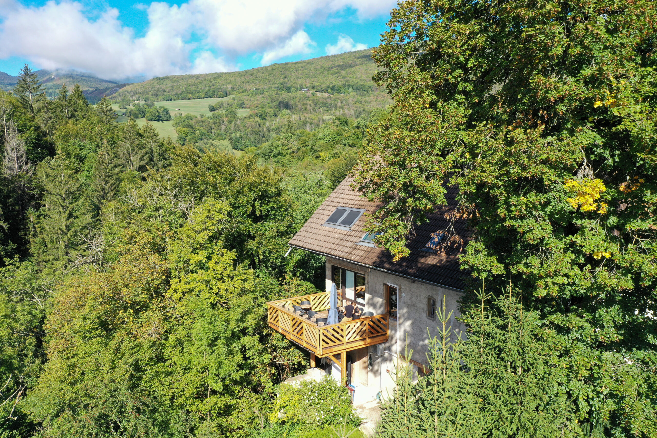 chocolaterie des bauges terrasse avec vue panoramique photo drone